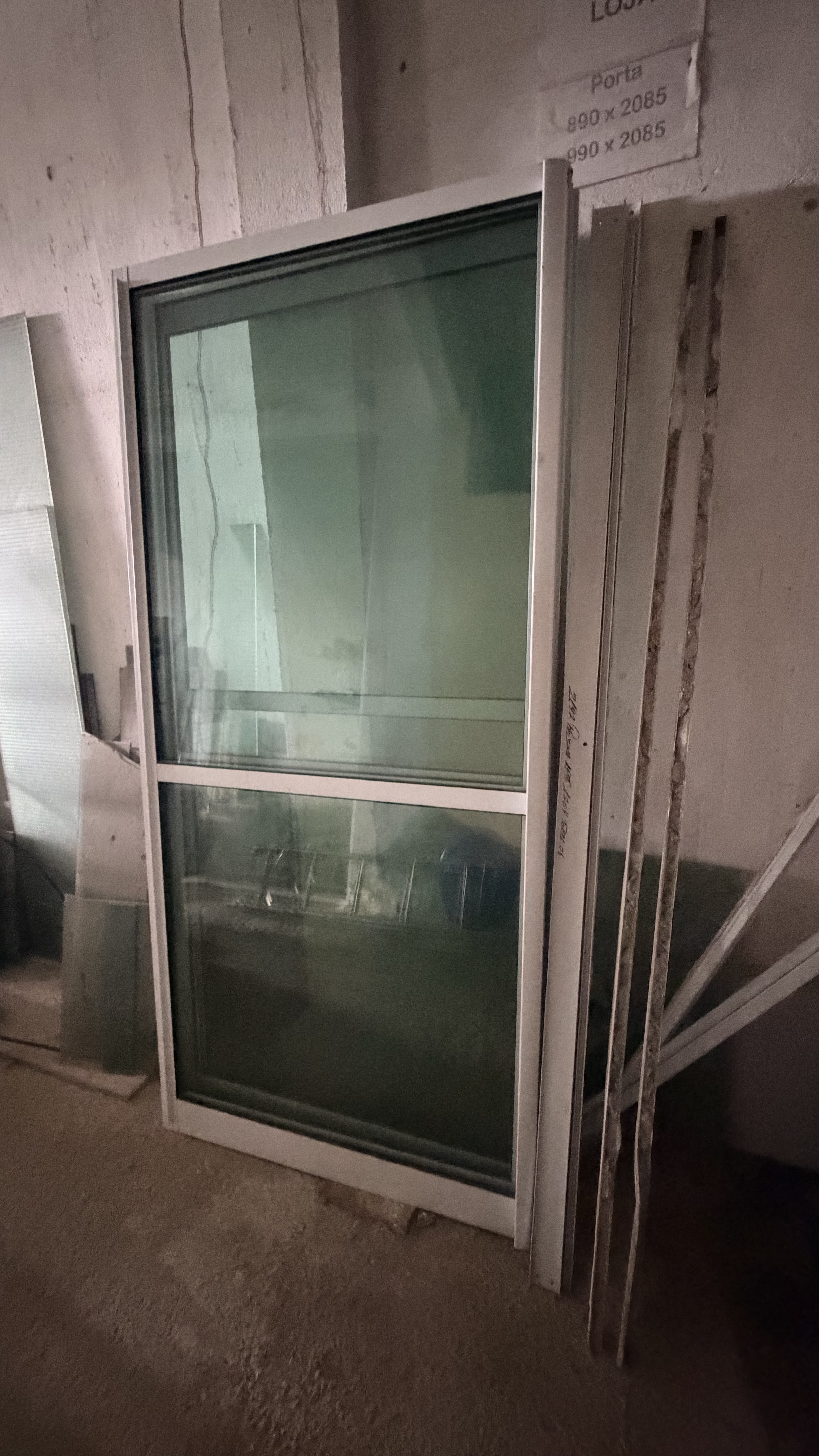 Foto: Esquadria 1000×2200 mm